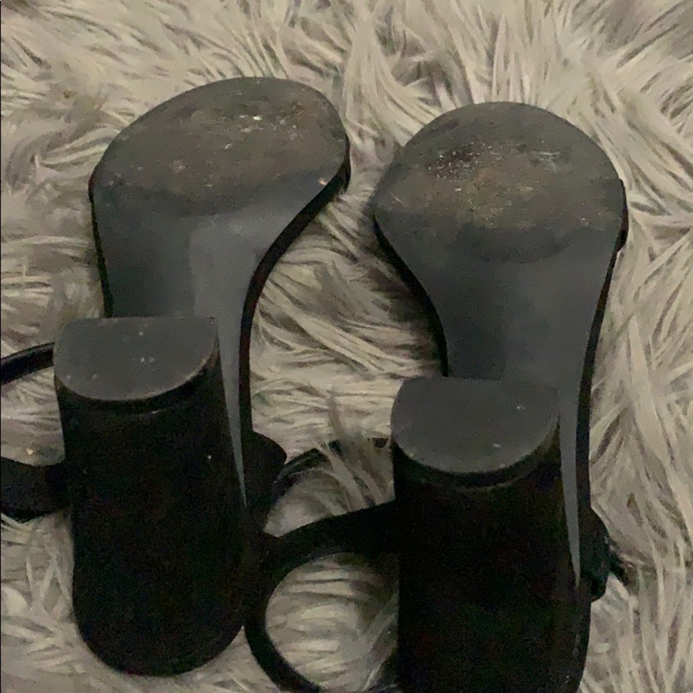 High Heels - Picture 3 of 4
